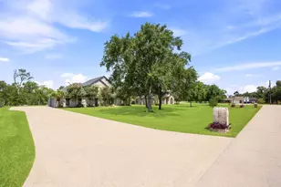 1606 Bayou Breeze Dr, Baytown, TX 77523 - Photo 3