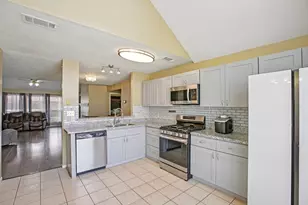 4718 Stonebridge St, Baytown, TX 77521 - Photo 9