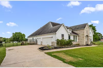 203 Cavalry Trail Drive, Rosharon, TX 77583 - Photo 3