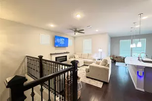 10947 Cannes Memorial Dr, Houston, TX 77043 - Photo 5