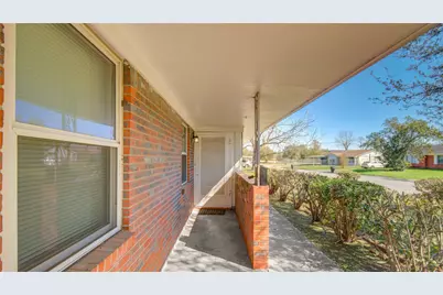 10614 Faircroft Drive, Houston, TX 77048 - Photo 9