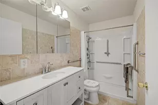 10614 Faircroft Dr, Houston, TX 77048 - Photo 17