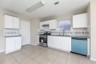 15831 Crooked Arrow Dr, Sugar Land, TX 77498 - Photo 11