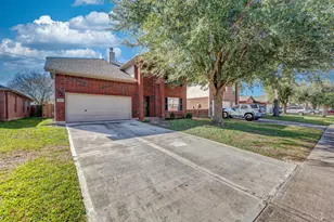 15831 Crooked Arrow Dr, Sugar Land, TX 77498 - Photo 3