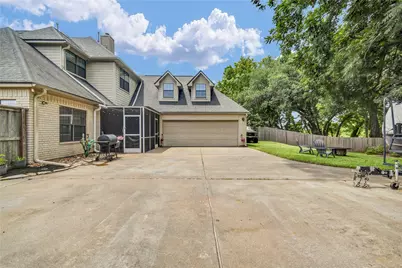 208 River Oaks Drive, Lake Jackson, TX 77566 - Photo 37