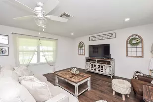 212 S Mattson St, West Columbia, TX 77486 - Photo 9