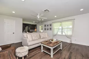 212 S Mattson St, West Columbia, TX 77486 - Photo 11