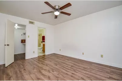 9700 Leawood Boulevard #1807, Houston, TX 77099 - Photo 13