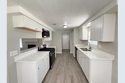 123 Lone Oak Drive, Highlands, TX 77562 - Photo 11