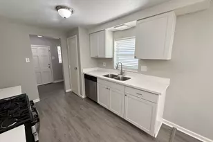 123 Lone Oak Dr, Highlands, TX 77562 - Photo 13