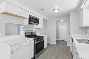 123 Lone Oak Dr, Highlands, TX 77562 - Photo 9