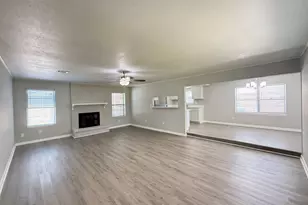 123 Lone Oak Dr, Highlands, TX 77562 - Photo 3