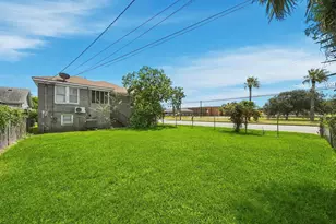 5028 Ursuline, Galveston, TX 77551 - Photo 23