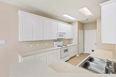 106 E Stedhill Loop, The Woodlands, TX 77384 - Photo 9