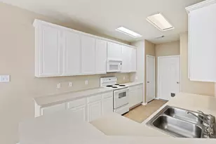 106 E Stedhill Loop, The Woodlands, TX 77384 - Photo 9