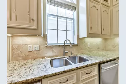 166 E Capstone Circle, The Woodlands, TX 77381 - Photo 17