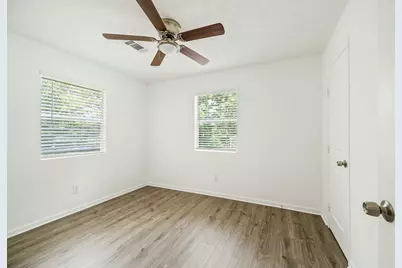 61 Hicks Loop W, Cleveland, TX 77328 - Photo 17