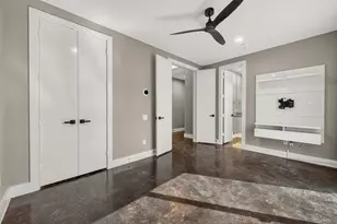 5919 E Post Oak Ln, Houston, TX 77055 - Photo 5