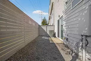 5919 E Post Oak Ln, Houston, TX 77055 - Photo 37