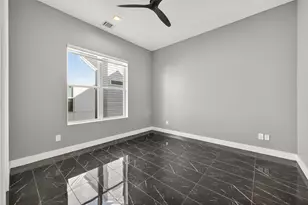 5919 E Post Oak Ln, Houston, TX 77055 - Photo 31