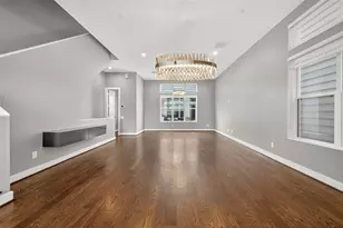 5919 E Post Oak Ln, Houston, TX 77055 - Photo 11