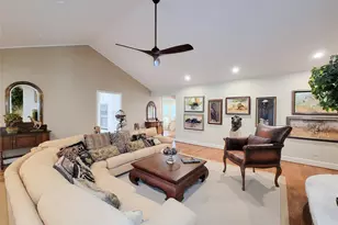 5 Hunters Branch Dr, Houston, TX 77024 - Photo 17
