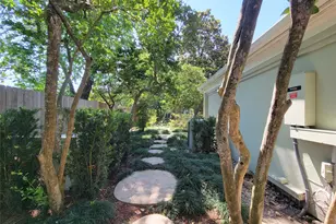 5 Hunters Branch Dr, Houston, TX 77024 - Photo 9