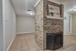 42 Devonshire Dr, Conroe, TX 77304 - Photo 9