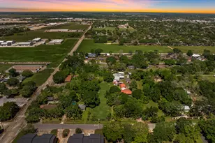 903 Brooks Ave, Rosenberg, TX 77471 - Photo 1