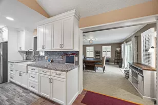 5406 Hazel St, Baytown, TX 77521 - Photo 7