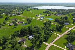 238 Horse Shoe Trail, Angleton, TX 77515 - Photo 47