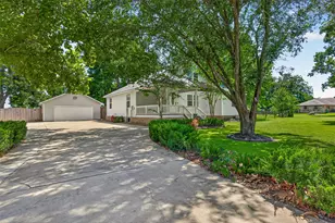 238 Horse Shoe Trail, Angleton, TX 77515 - Photo 3