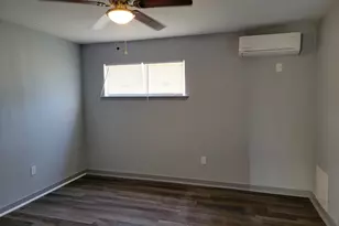 10209 Wiggins St, Houston, TX 77029 - Photo 5