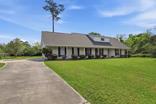 3513 E Bayou Dr, La Porte, TX 77571 - Photo 1