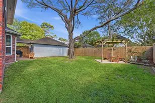2401 Evergreen Dr, Pearland, TX 77581 - Photo 31