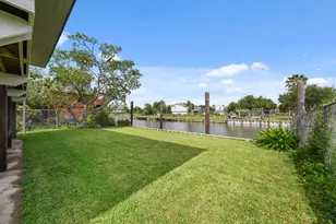 1031 Star Dr, Dickinson, TX 77539 - Photo 3