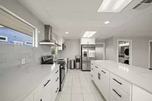 1031 Star Dr, Dickinson, TX 77539 - Photo 11