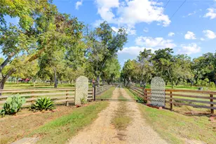 11935 Co Rd 160, Boling, TX 77420 - Photo 1