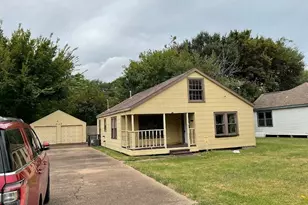2113 3rd Ave N, Texas City, TX 77590 - Photo 1
