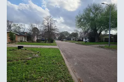 422 Surratt Drive, Houston, TX 77091 - Photo 3