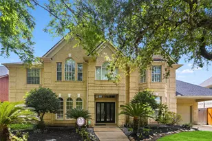 7610 Guinevere Dr, Sugar Land, TX 77479 - Photo 5