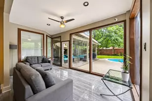 7610 Guinevere Dr, Sugar Land, TX 77479 - Photo 11