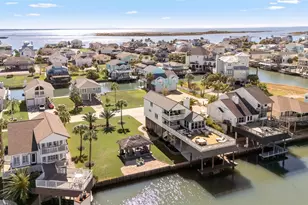 1314 Hawaii Dr, Tiki Island, TX 77554 - Photo 1