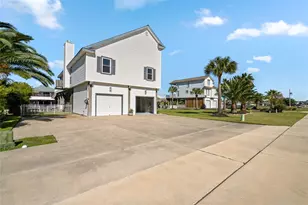 1314 Hawaii Dr, Tiki Island, TX 77554 - Photo 35