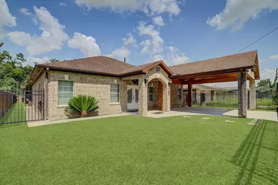 8701 Lawnridge Street, Houston, TX 77016 - Photo 1