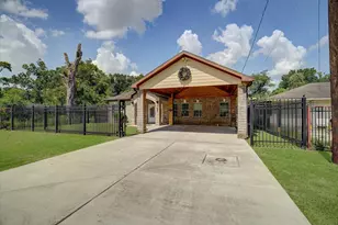 8701 Lawnridge St, Houston, TX 77016 - Photo 3
