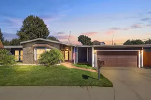 10 Harbor Ln, Kemah, TX 77565 - Photo 1