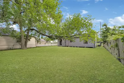 7526 Bywood Street, Houston, TX 77028 - Photo 19