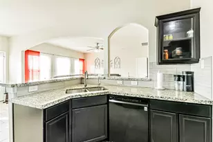 405 Lake Line Dr, Alvin, TX 77511 - Photo 9