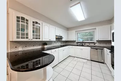 4027 Martinshire Drive, Houston, TX 77025 - Photo 11